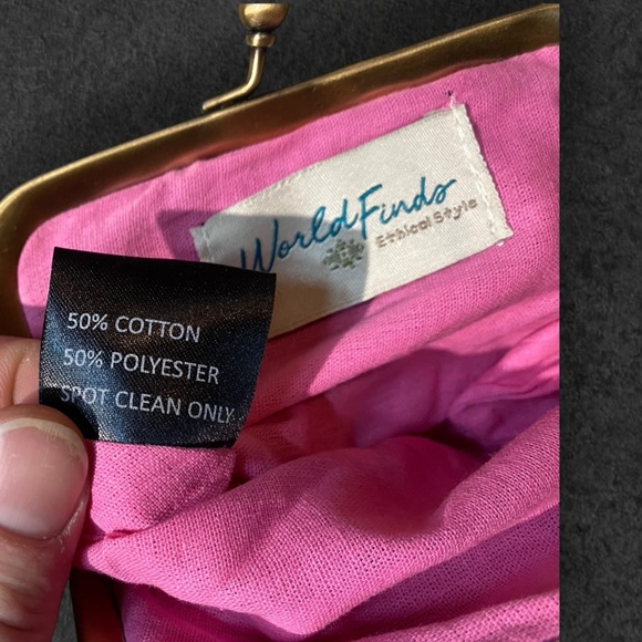 World finds coin purse - Picture 2 of 6